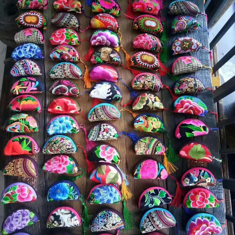 Ví Cầm Tay Thêu Hoa Phong Cách Dân Tộc Mới 2023