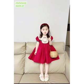 Váy đỏ cổ trắng thêu hoa