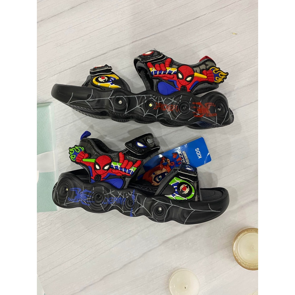 Sandal Bé Trai Hình Siêu Nhân Hoạt Hình Có Đèn Led Đế Mềm Êm Chân [SDT20]
