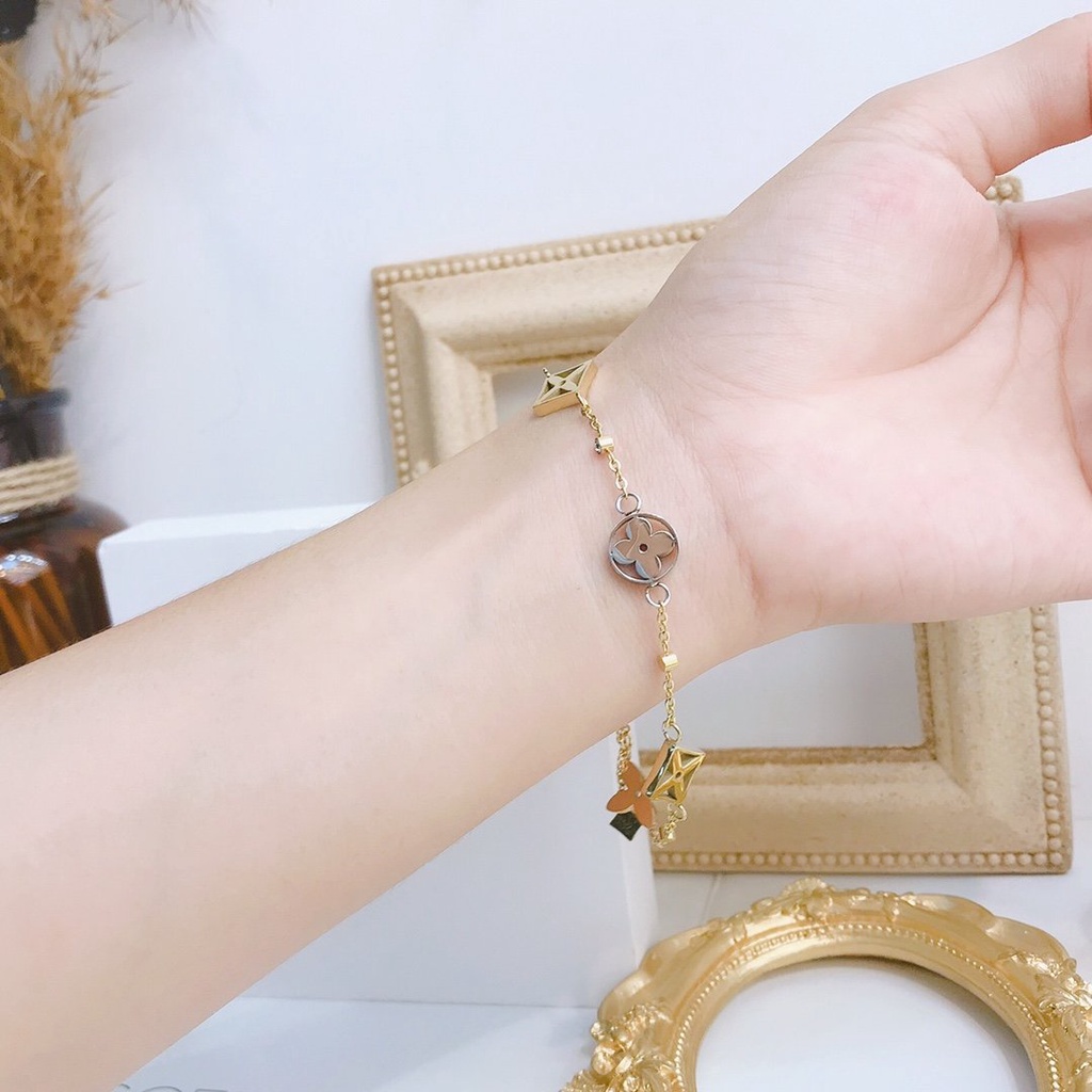 Vòng Tay louis vuitton Bằng Thép Titan Khắc Chữ lv monogram