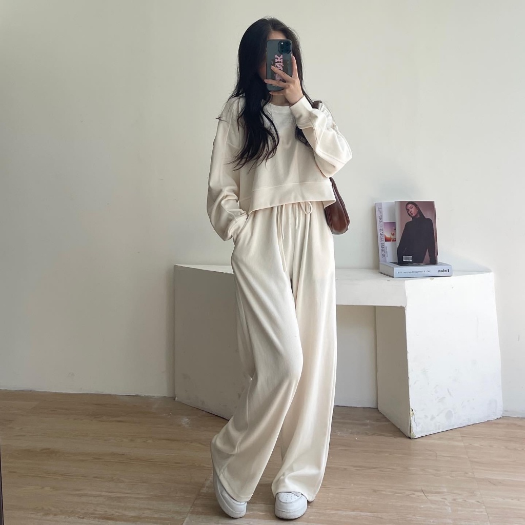 Set Bộ Áo Dài Tay Nỉ Tăm Cổ Tròn Croptop Kèm Quần Hot Trend 2024