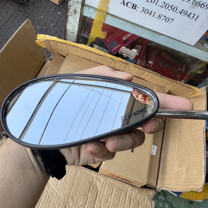 Kính H2C Su Chân Xi Bên Trái gắn mọi dòng xe