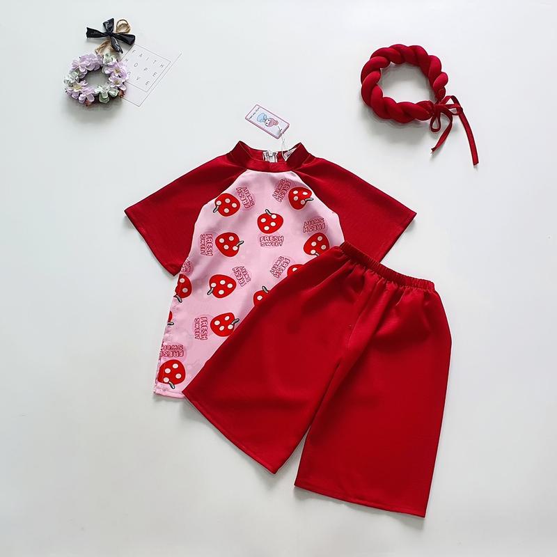 Áo dài Mẹ và Bé trái dâu đỏ kèm mấn cho bé mùa Tết