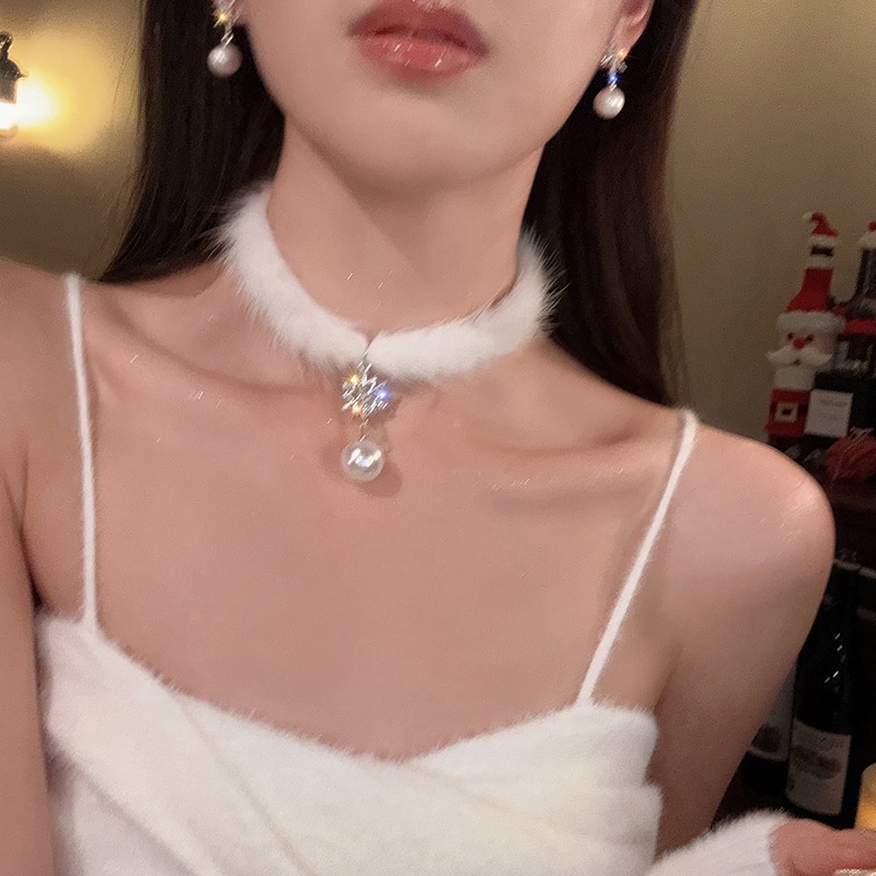 Ahellogirl Vòng cổ Mặt Bông Tuyết Lông Vũ Ngọc Trai Thời Trang Thu Đông Dành Cho Nữ