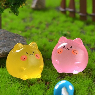 1 mô hình mèo dạ quang trang trí sân vườn