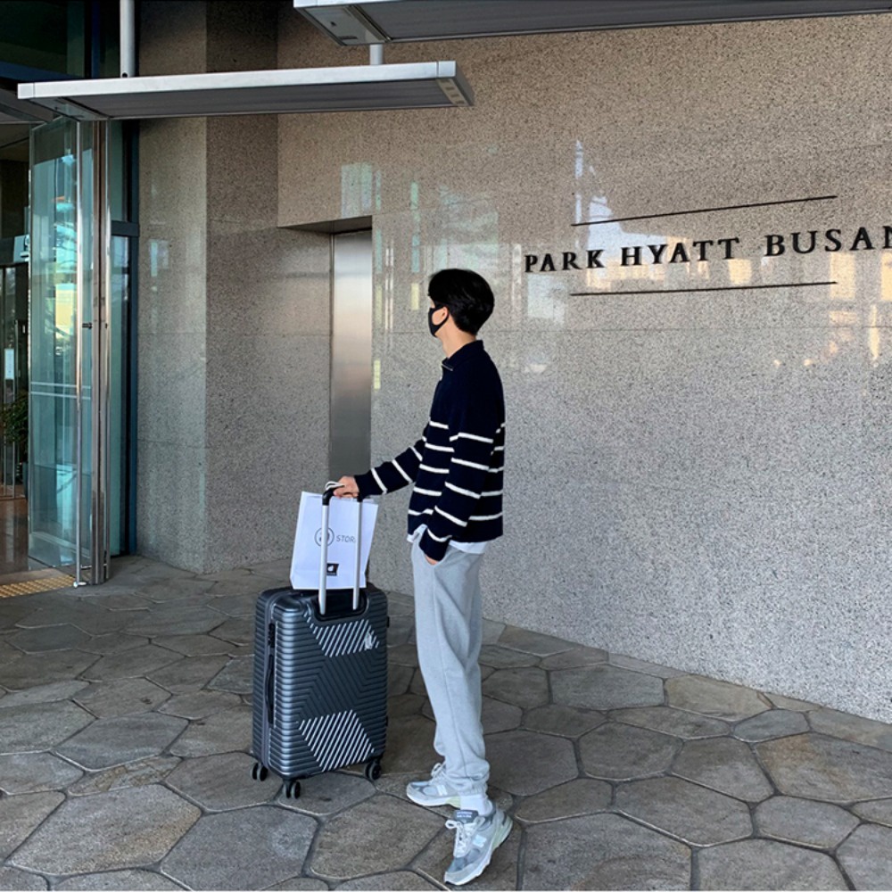 Áo Len Tay Dài Họa Tiết Kẻ Sọc Thời Trang Hàn Quốc Cho Nam