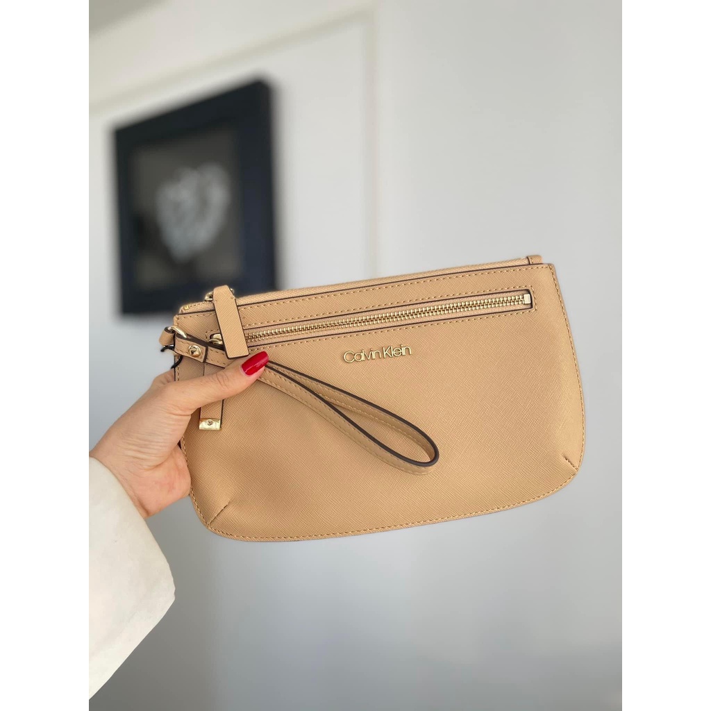 Ví nữ Calvin Klein quai móc siêu bền -Size 23x15cm, ngăn kéo phụ mặt trước, phone card thoải mái Chính Hãng