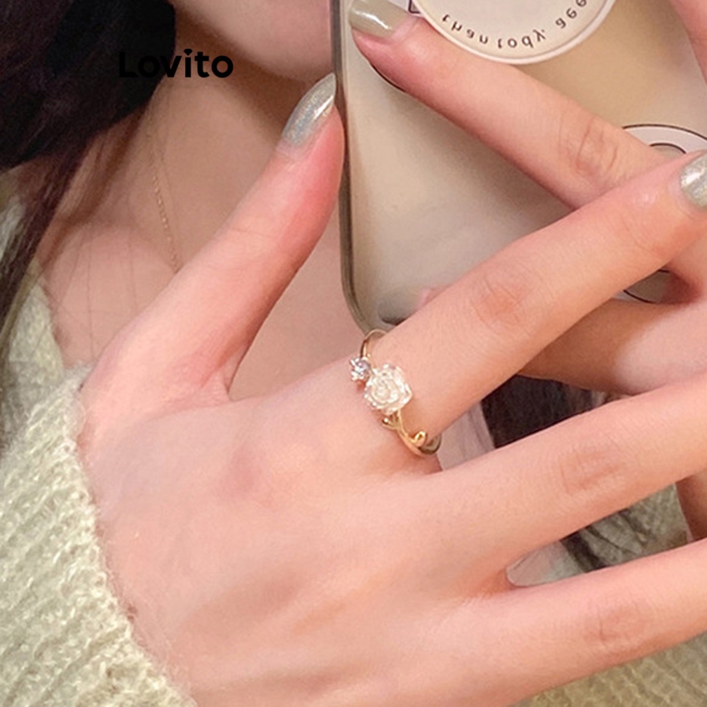 Nhẫn Lovito hình hoa thường ngày cho nữ LNA28171