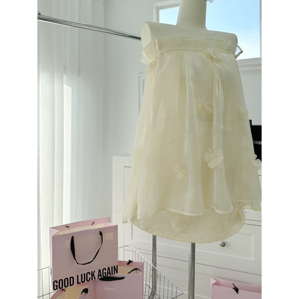 Set voan nude trễ vai kết hoa + chân váy