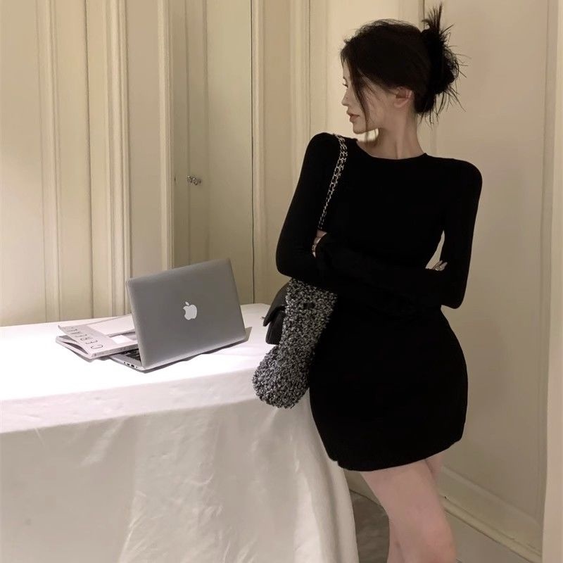 Đầm Đen Tay Dài Hở Lưng Ôm Dáng Phong Cách Mùa Thu Thuần Khiết