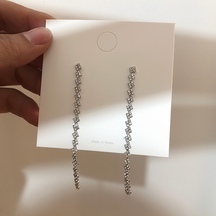 Hoa Tai Dáng Dài Phối Tua Rua Phong Cách Hàn Quốc