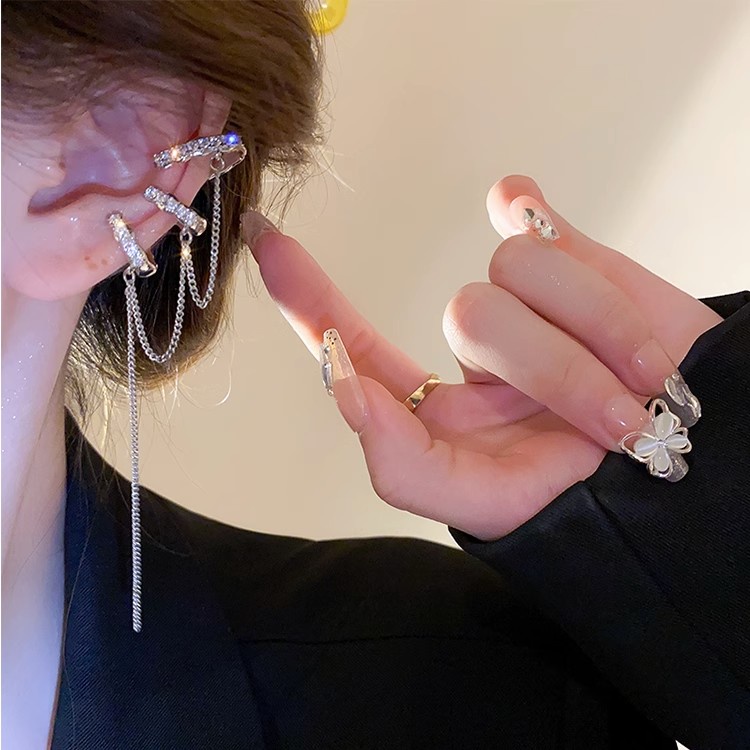 Thời Trang Khuyên Kẹp Vành Tai Phối Tua Rua Dễ Thương Dùng Làm Quà Tặng Sinh Nhật Cho Bạn Gái