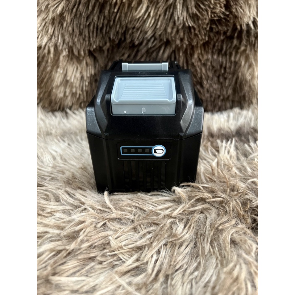 Pin MAKITA 18V dung lượng 12Ah cell VTC6A 21700 , nhận Adapter , có led báo pin.