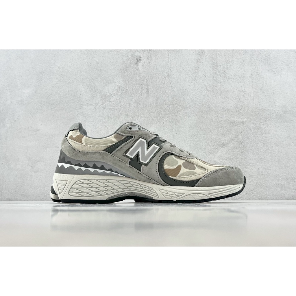 Giày bape x new balance 2002r m2002rbg 36-452R Họa Tiết Rằn Ri Cá Tính