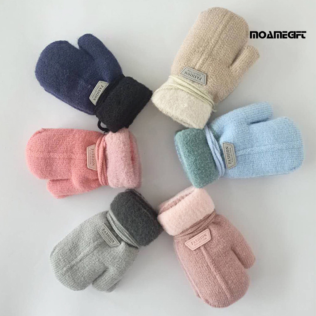 1 Cặp Găng Tay Mùa Đông  Dây Thừng Lông Cừu Dày Dặn Màu Trơn In logo Chữ Có Dây Treo Cho Bé