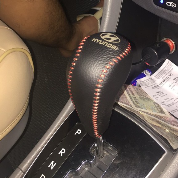 Bọc Cần Số, Tay Phanh Xe HYUNDAI ACCENT, AVANTE, I30 SỐ TỰ ĐỘNG 2012-2017 Phom Cũ Da Bò Handmade - P