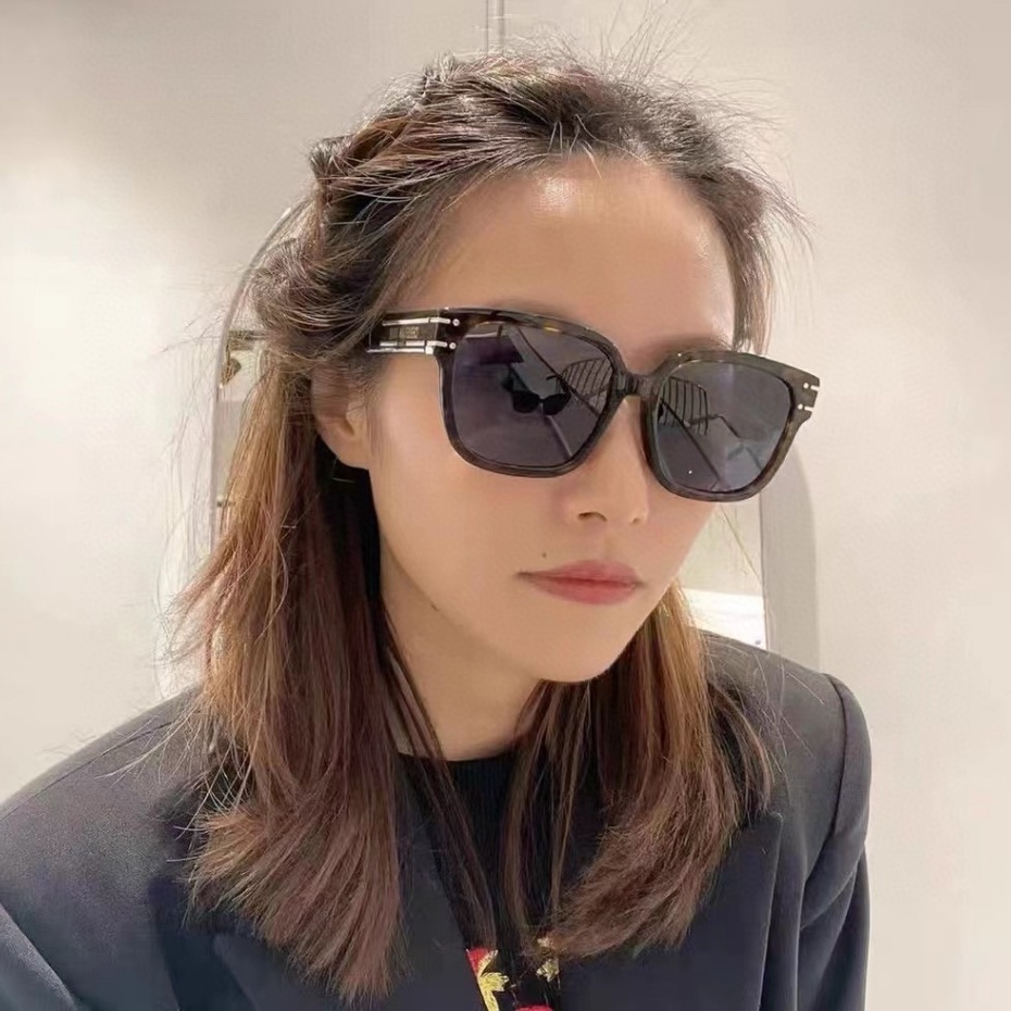 Kính Mát Khung Vuông Christianina Mới 2022