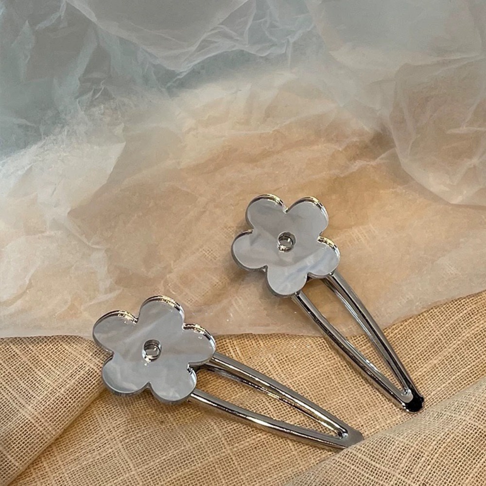 Kẹp Tóc Hình Hoa / Gương Màu Bạc Bằng acrylic Phong Cách Hàn Quốc Xinh Xắn Cho Nữ