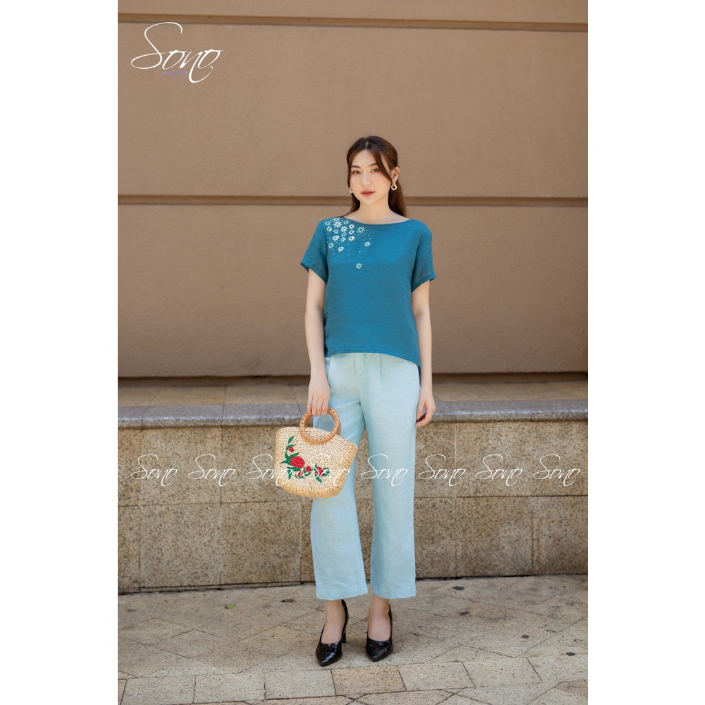 SONO - Áo linen thêu hoa nhí ở vai