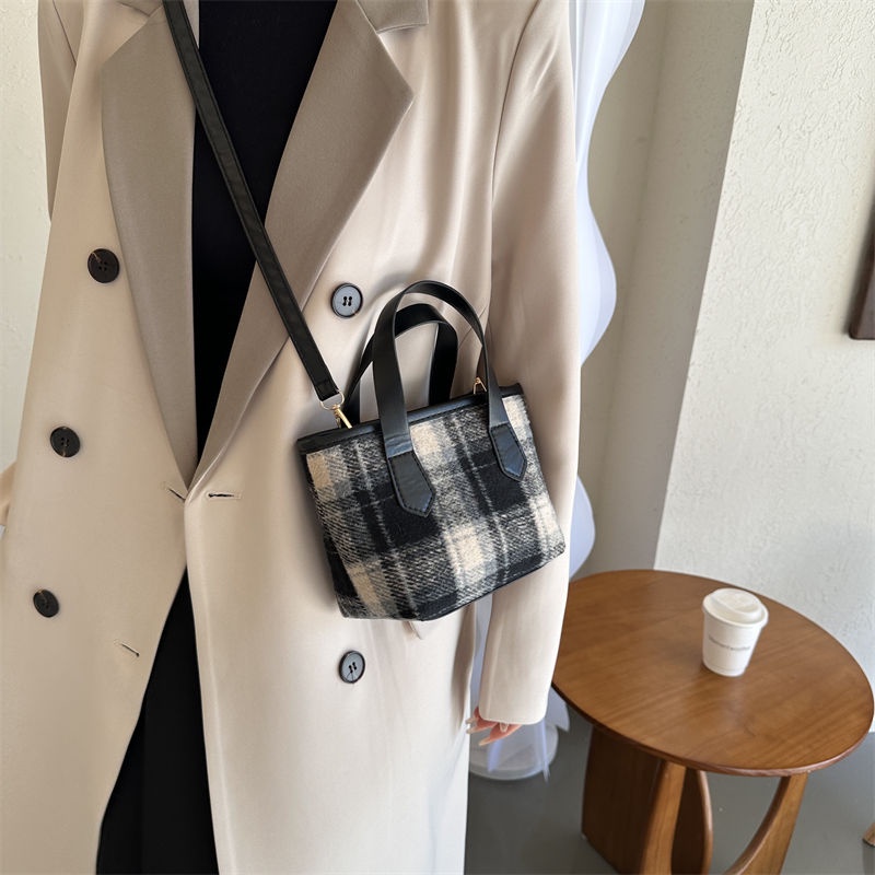 Túi Xách Tay Đeo Vai Kẻ Sọc Thời Trang Thu Đông Mới 2023 Dành Cho Bạn Nữ