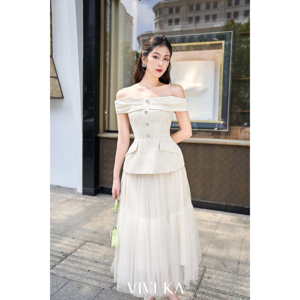 VIVIKA - Áo tex trễ vai phối nút đá - VKAO00469