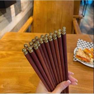 Đôi Đũa Gỗ Thân Thiện Với Môi Trường