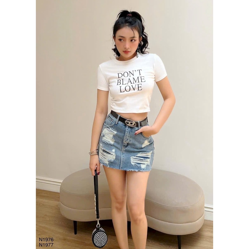 Áo thun nữ dáng ôm form lửng in chữ