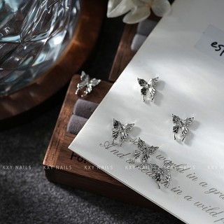 Charm bướm bạc đính móng siêu hot 2024