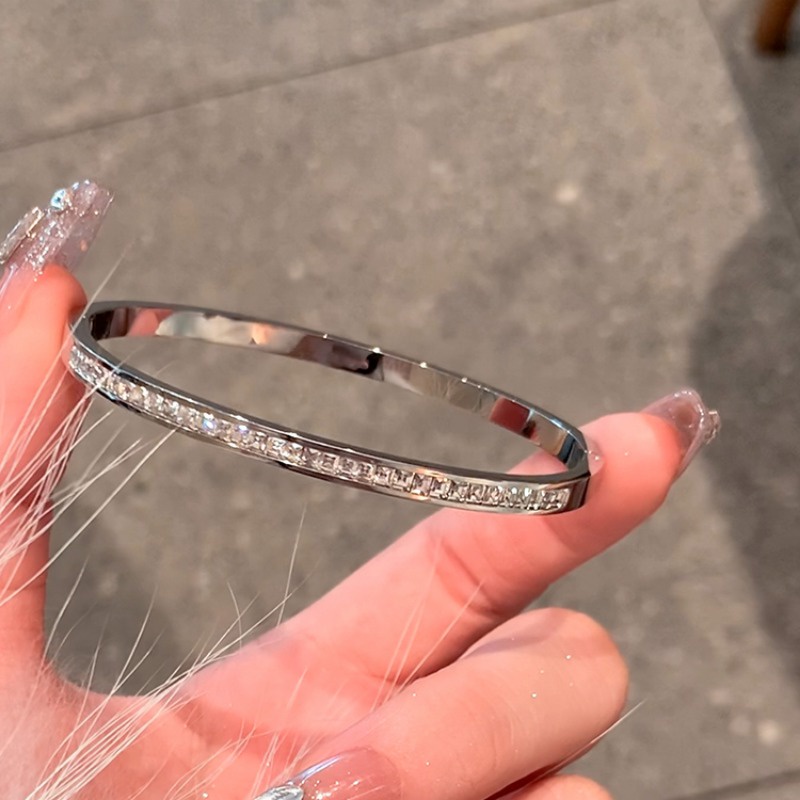 Vòng Đeo Tay Bằng Thép Titan Cao Cấp Đính Kim Cương Toàn Diện Đơn Giản Dành Cho Nữ