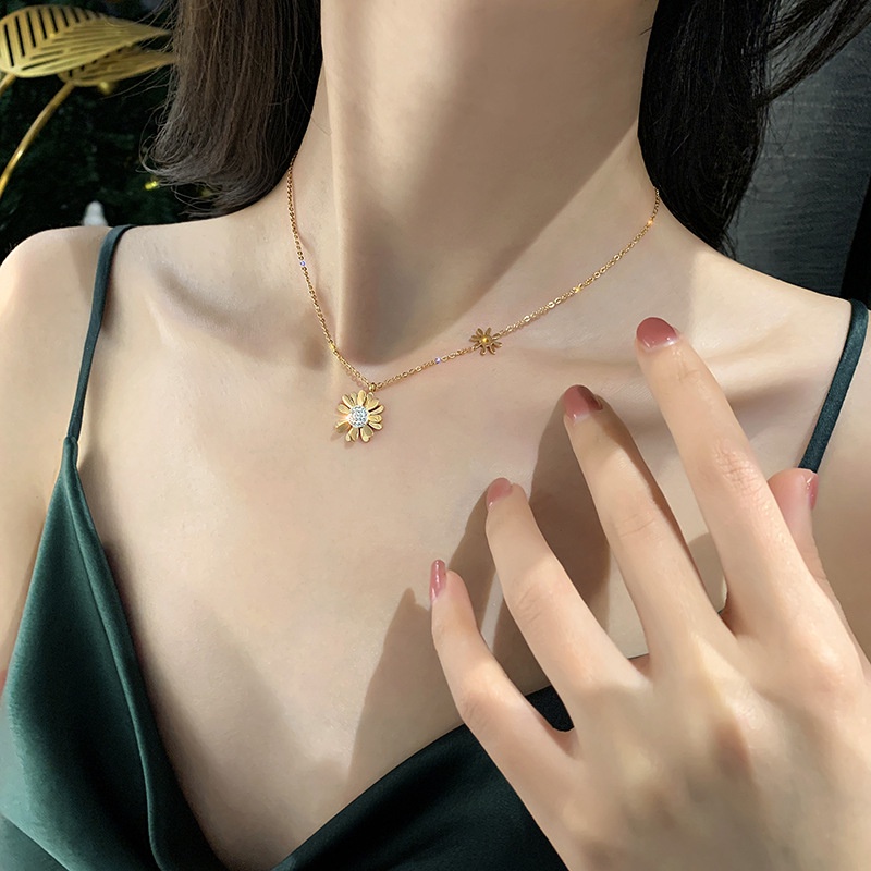 Bông tai titan nữ không gỉ hình hoa cúc nhí dễ thương phong các ins hàn quốc