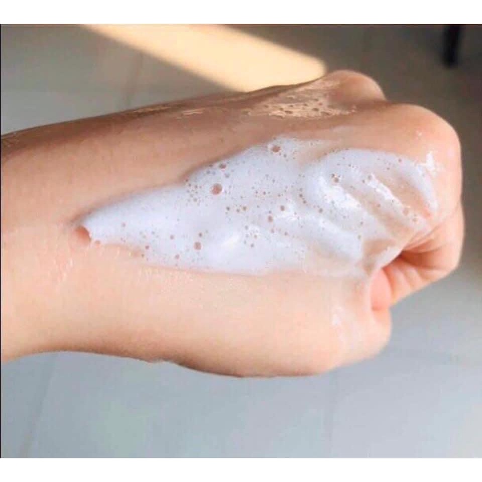 Sữa rửa mặt Medik8 Surface Randiance Cleanse .