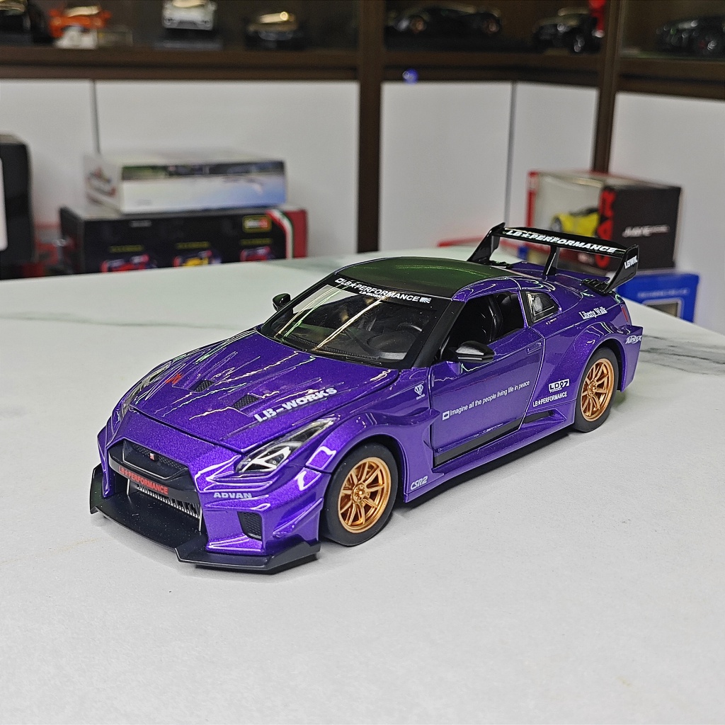 Xe mô hình hợp kim Nissan GTR CSR2 tỉ lệ 1:24 hãng Alloy 2 màu kèm Fig