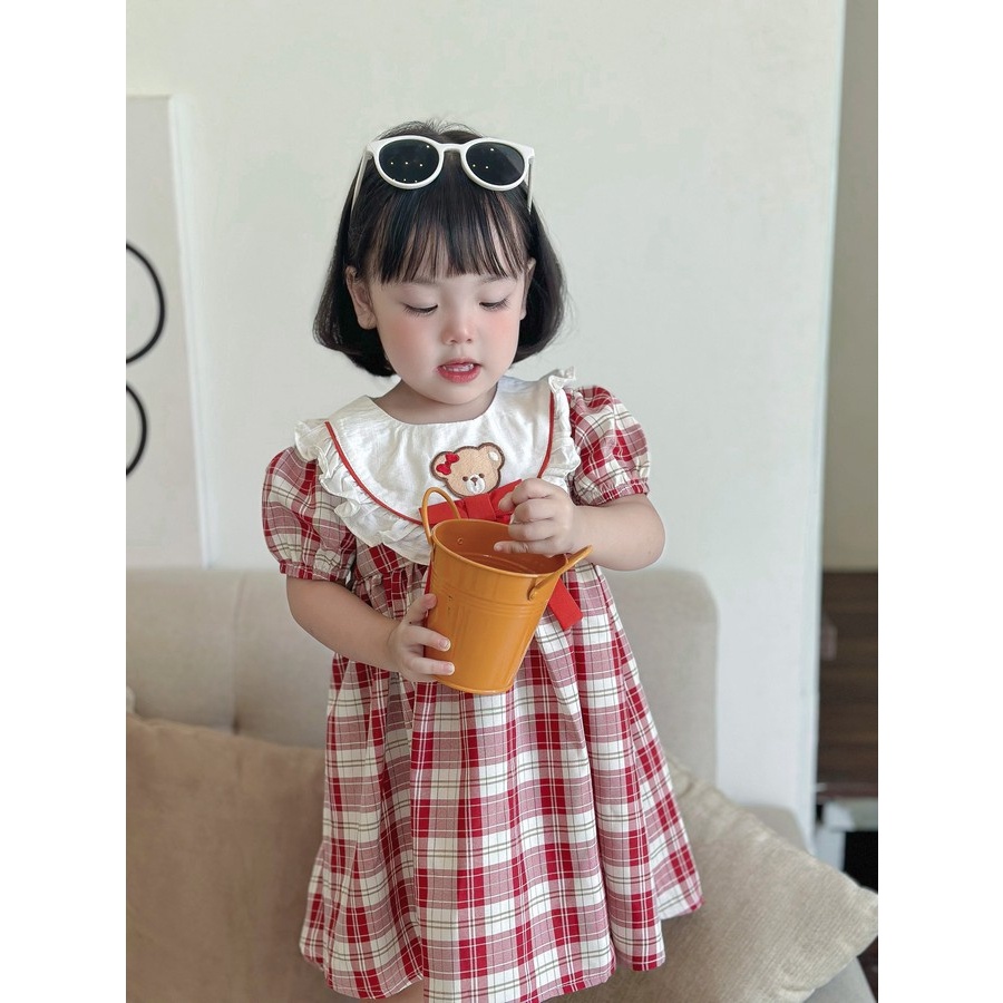Váy kẻ caro bé gái  thêu hình gấu tay bồng chất cotton thoáng mát phong cách Hàn Quốc