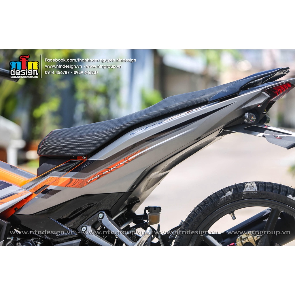 Tem rời Y16ZR 2023 hoa văn cam đen cho Exciter 150 xám