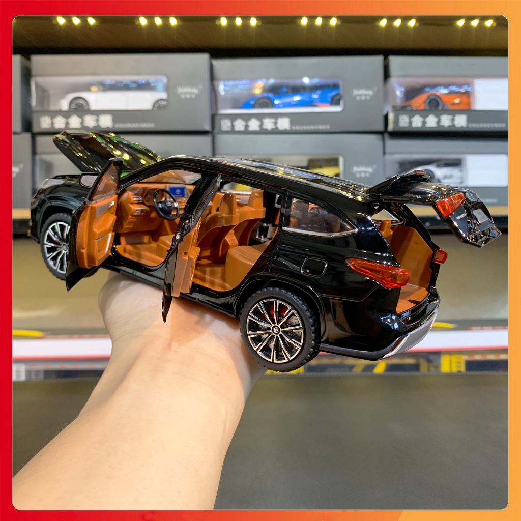 Mô hình xe Toyota Highlander 2023 tỉ lệ 1:24 Jinlifang tặng ô tô