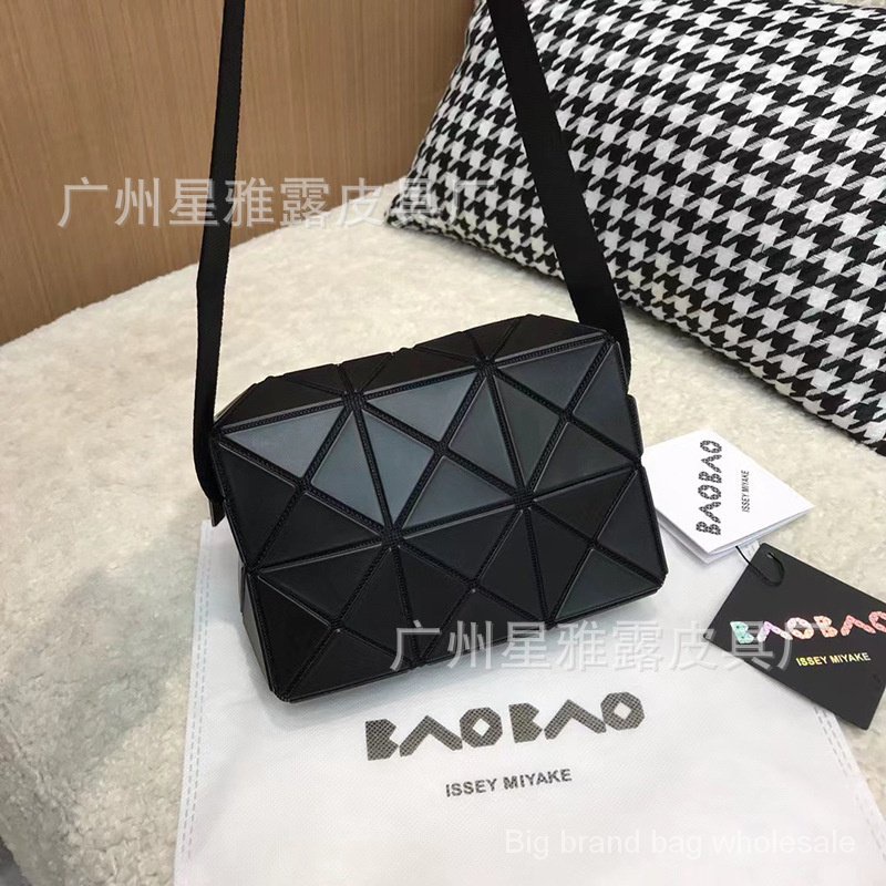 Túi Đeo Chéo Hình Vuông Nhỏ Đựng Điện Thoại Có Khóa Kéo Phong Cách macaron 2023 issey miyake Mới Cho Nữ