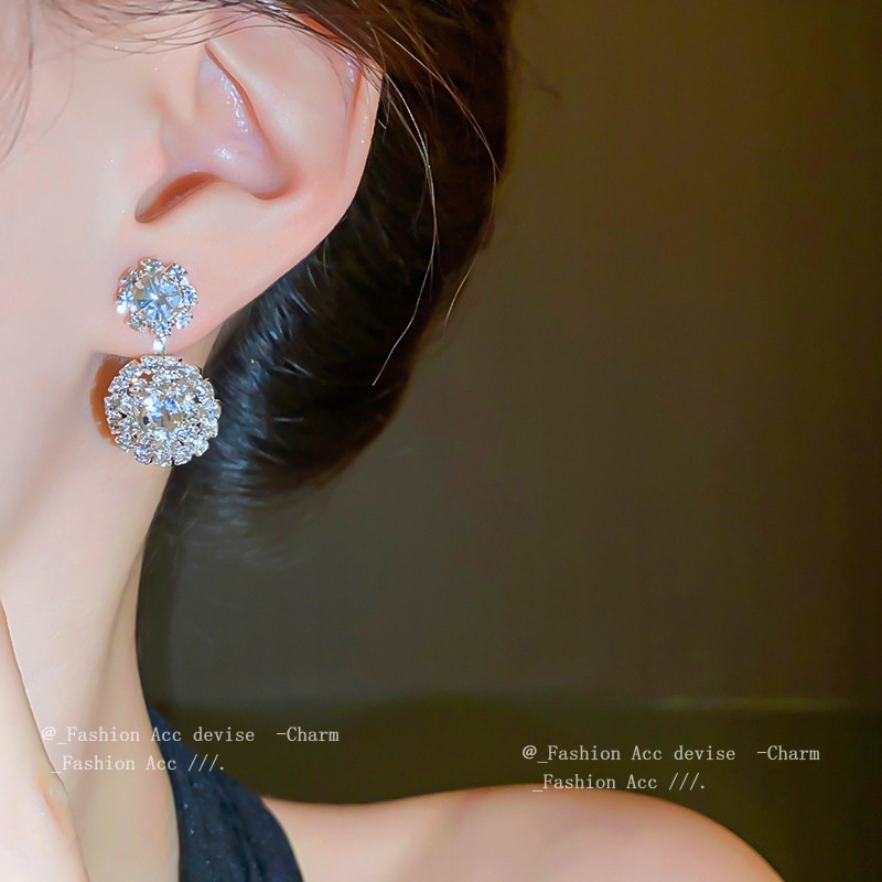 Bông Tai Mạ Bạc Hình Tròn Đính Kim Cương Lấp Lánh Phong Cách Hàn Quốc Sang Trọng