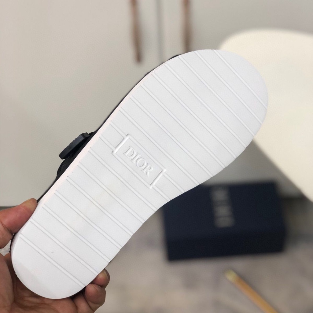 Dép Quai Ngang Chống Trượt Trọng Lượng Nhẹ Thời Trang Mùa Hè Châu Âu 2023 Cho Nam