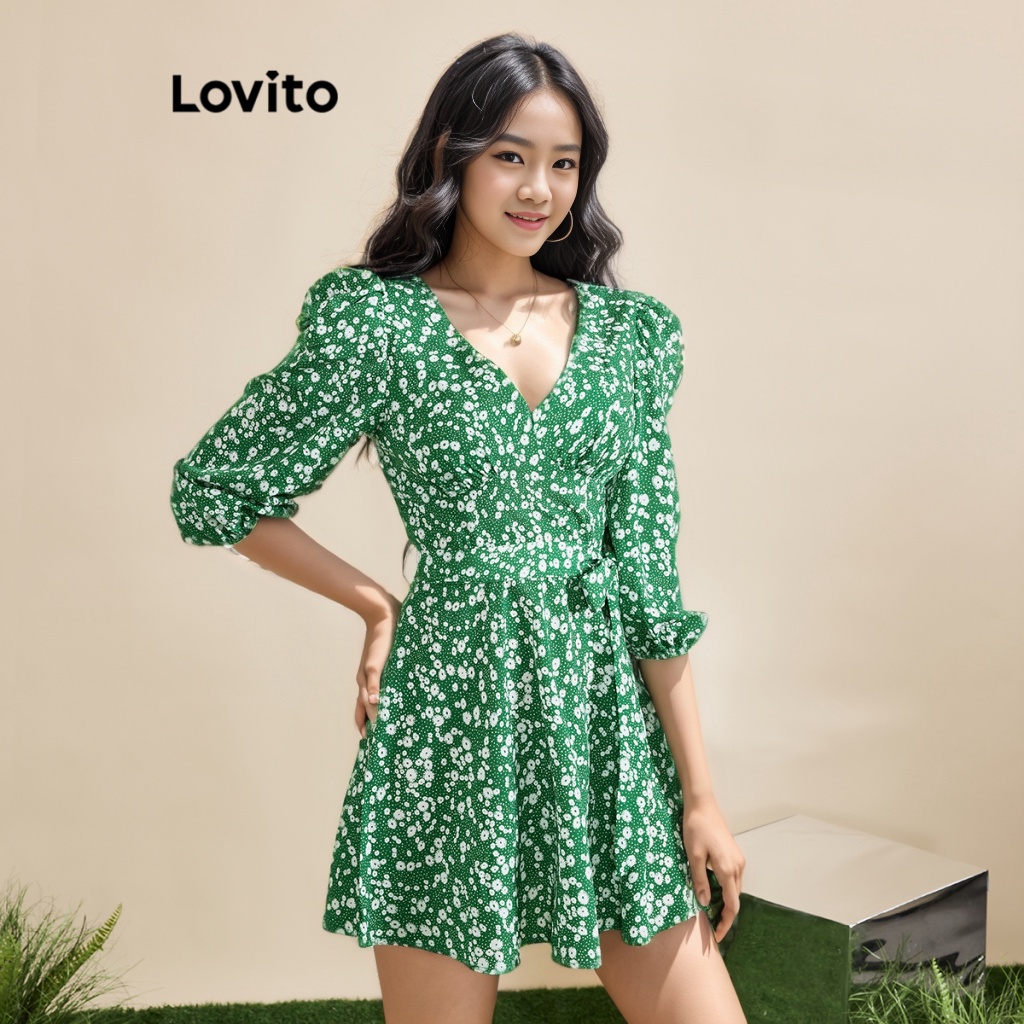 Đầm Lovito lai bèo xếp nếp có thắt lưng họa tiết hoa nhí thường ngày cho nữ LBE03147 (Màu xanh lá)