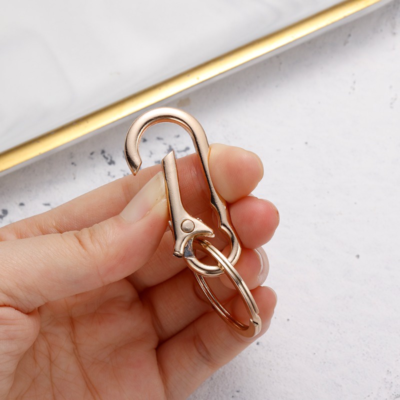 1 Móc Khóa Xe Hơi / Mở Nắp Chai Đa Năng Bằng Kim Loại