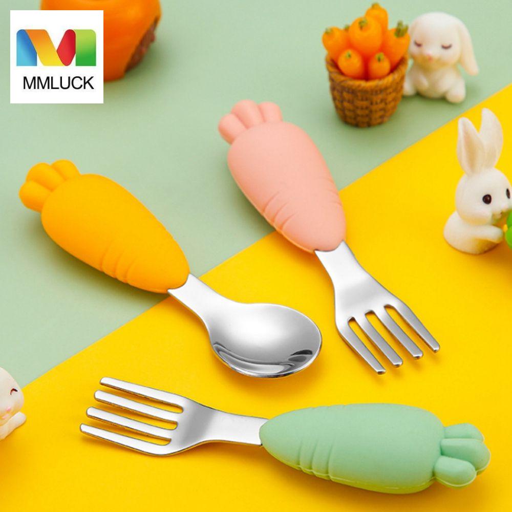 Bộ Muỗng Nĩa Bằng Inox Tay Cầm Ngắn Hình Củ Cà Rốt Dễ Thương Cho Bé