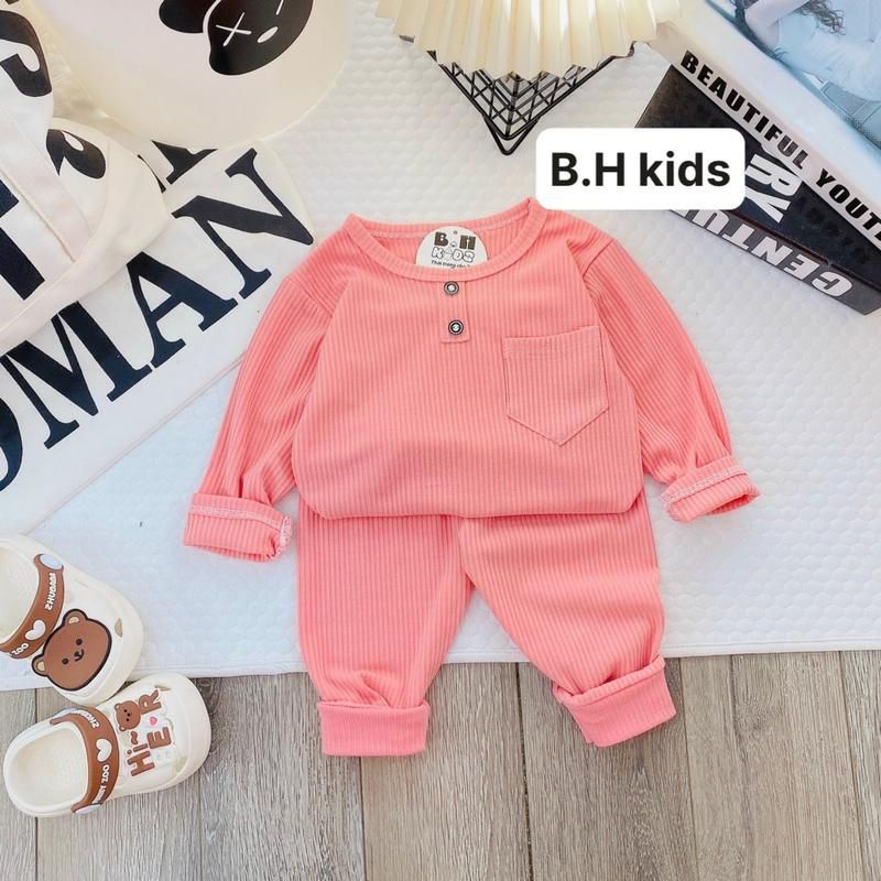 TĂM TRƠN. Bộ quần áo dài tay chất liệu thun tăm, họa tiết túi ngực cho bé trai, bé gái size 6-16kg