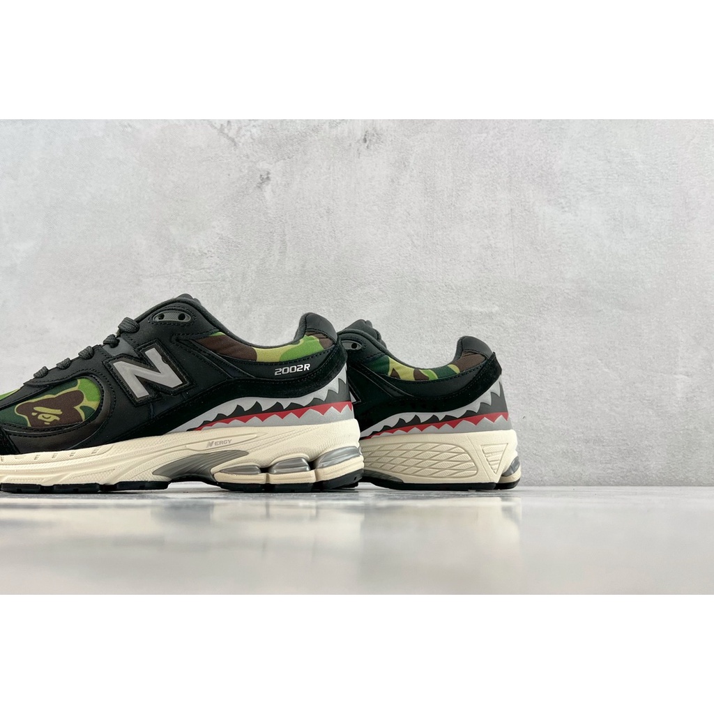 Giày bape x new balance 2002r m2002rbf 36-452R Họa Tiết Rằn Ri Cá Tính