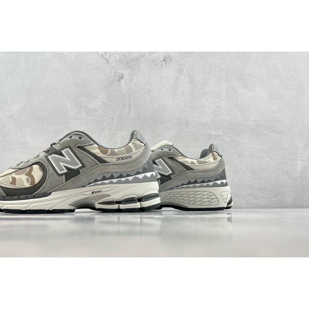 Giày bape x new balance 2002r m2002rbg 36-452R Họa Tiết Rằn Ri Cá Tính