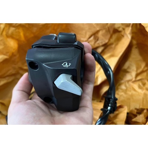 Cùm công tắc CB650R