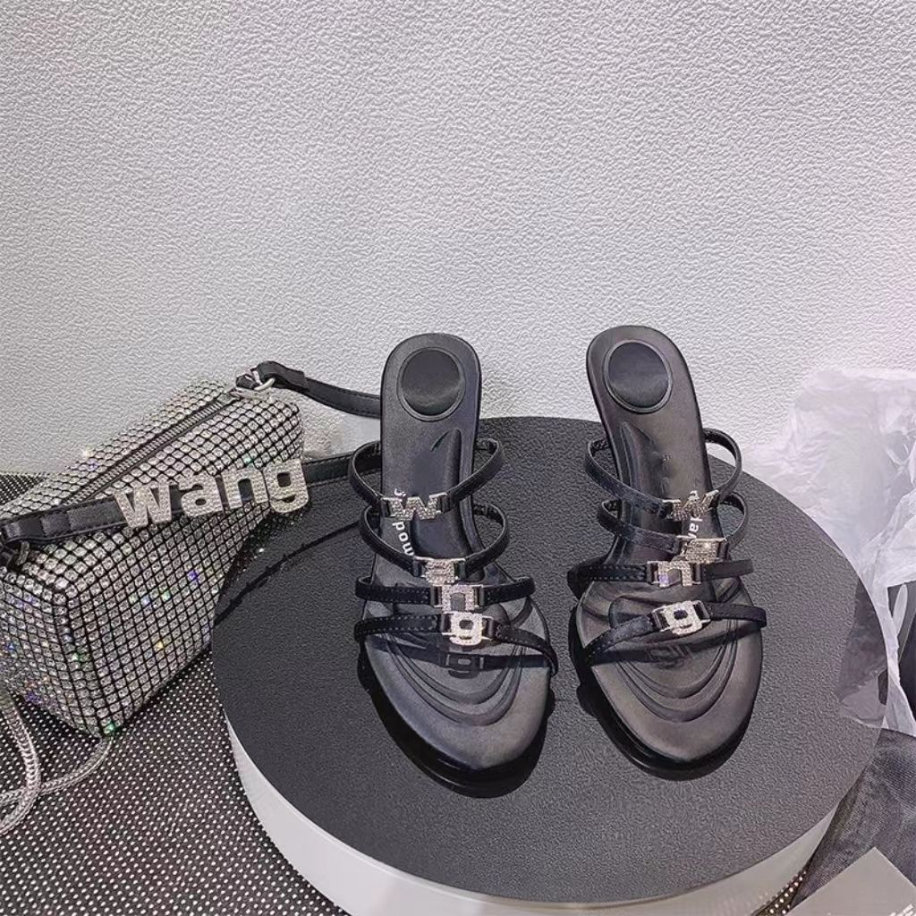 E2l9 Alexander Wang 2023 mới hot kim cương giả chữ cái phong cách La Mã dép đầu tròn Pháp giữa gót cao mùa hè giày nữ mới