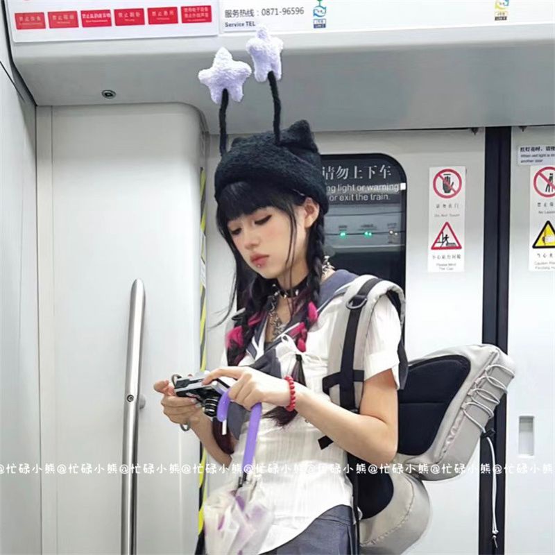 Mũ Trùm Đầu Dày Dặn Ấm Áp Chống Lạnh Hình Đôi Cánh Thiên Thần Dễ Thương Sáng Tạo Phong Cách Sách Nhỏ