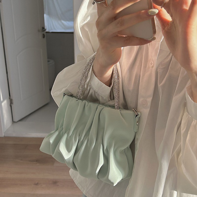 Túi Xách Đeo Chéo Hình Đám Mây Trong Suốt Phối Dây Xích Thời Trang Thu Đông 2023 Cho Nữ