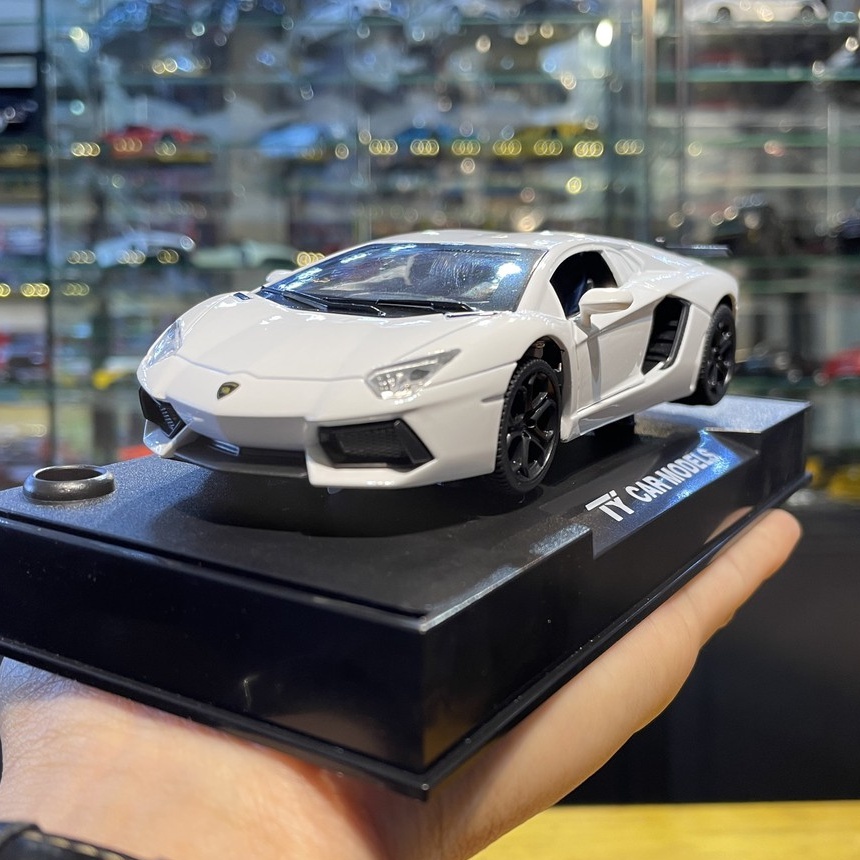 Xe mô hình ô tô giá rẻ Lamborghini Aventador LP740 tỉ lệ 1:32 của hãng TY 3 màu tặng ô tô