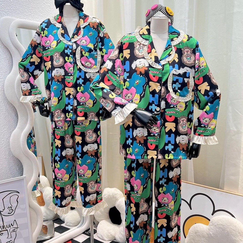 Bộ Pijama Monybear quần dài , áo tay dài in hình sở thú nhiều màu nền đen phối bèo kèm cột tóc - HN1834